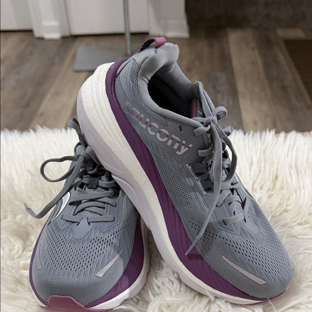 Saucony Women's Gray and Purple Athletic Shoes Size 8